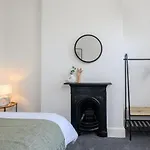 Luxury Townhouse, Station Close 3br *