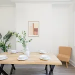 Luxury Townhouse, Station Close 3br Apartmán