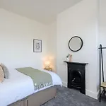 Luxury Townhouse, Station Close 3br Apartmán *