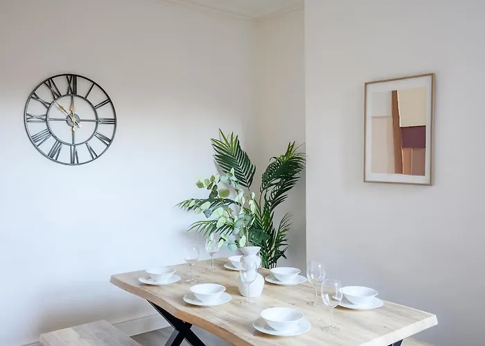 Elegant 3Br Townhouse In Central York-Near Station