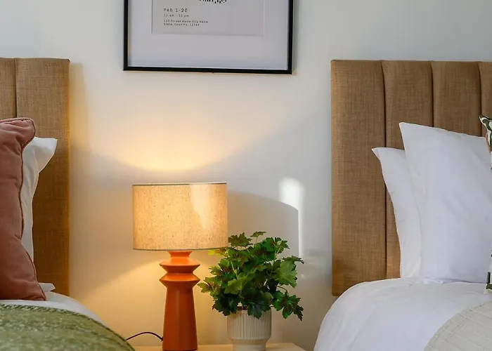 Elegant 3Br Townhouse In Central York-Near Station *