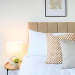 Luxury Townhouse, Station Close 3br 公寓