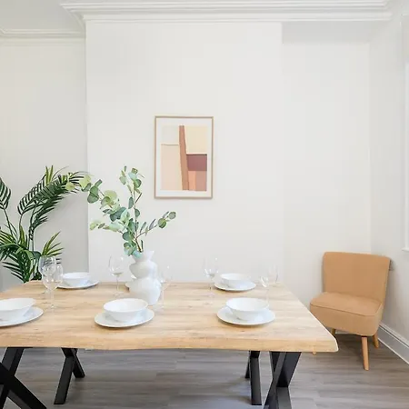 Heart Of Luxury 3-bed Townhouse Near Station Apartment