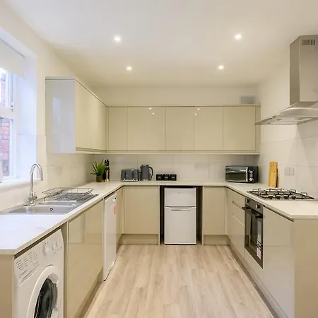 Heart Of Luxury 3-bed Townhouse Near Station York