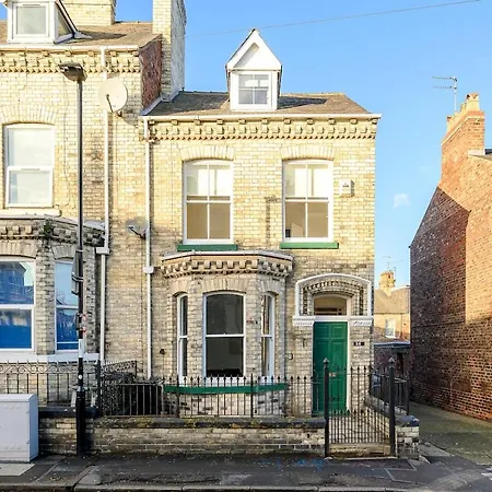 Apartment Heart Of Luxury 3-bed Townhouse Near Station