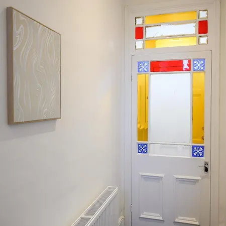 Heart Of Luxury 3-bed Townhouse Near Station Apartment *