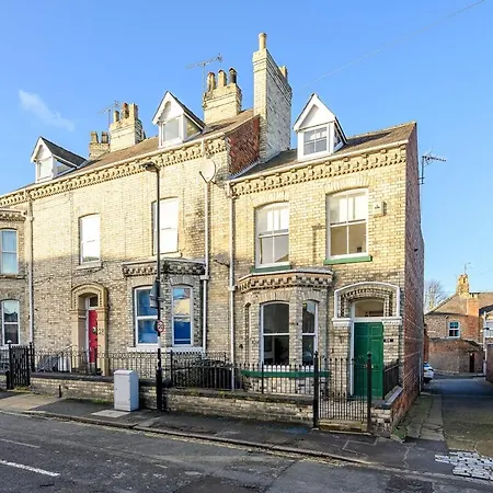 Heart Of Luxury 3-bed Townhouse Near Station Apartament