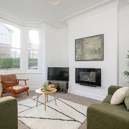 Elegant 3Br Townhouse In Central York-Near Station