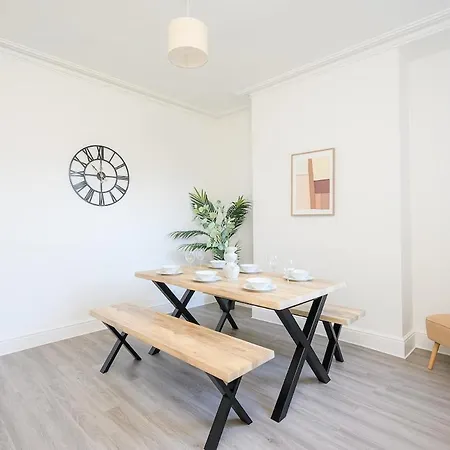 Heart Of Luxury 3-bed Townhouse Near Station アパート