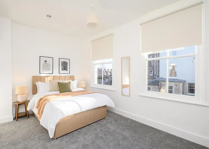 Elegant 3Br Townhouse In Central York-Near Station Appartamento