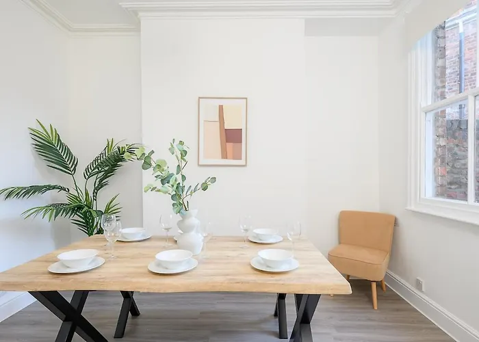 Elegant 3Br Townhouse In Central York-Near Station Appartamento